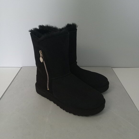 UGG | Bailey Zip Short Boot - Picture 2 of 10